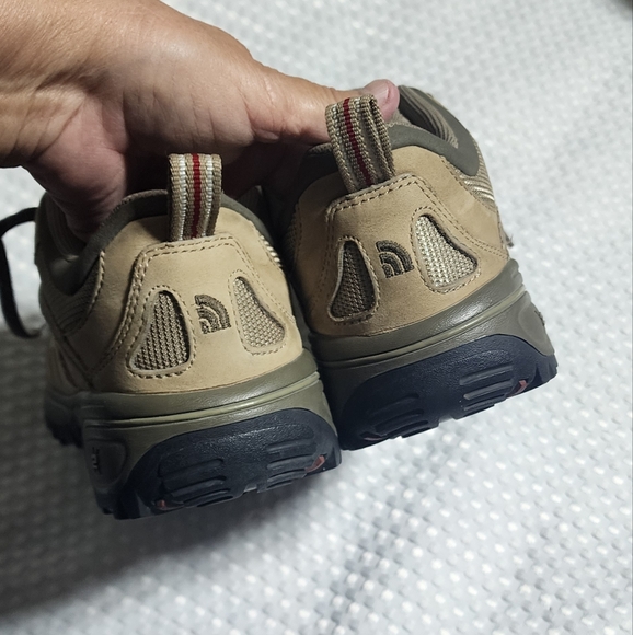 THE NORTH FACE EUC WOMEN'S SIZE 9 SUEDE HIKING SHOES - Picture 11 of 12